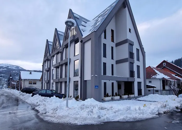 Apartman U Centru Kolasina Sa Garazom